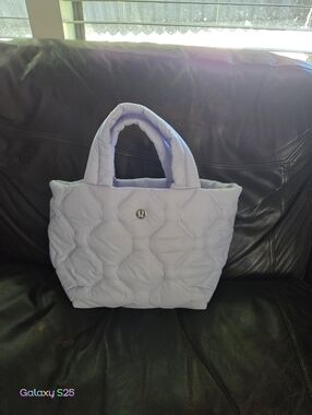 Lululemon quilty pleasures mini tote serene blue